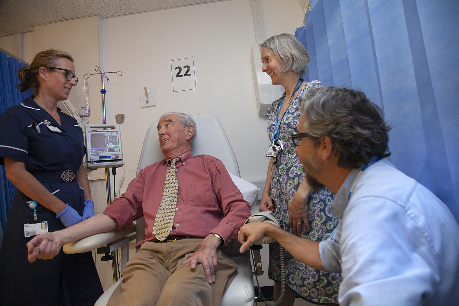 Richard with nurse Anna Mayhew, consultant microbiologist Fiona Cooke and OPAT fellow Christian Cruz Hofling